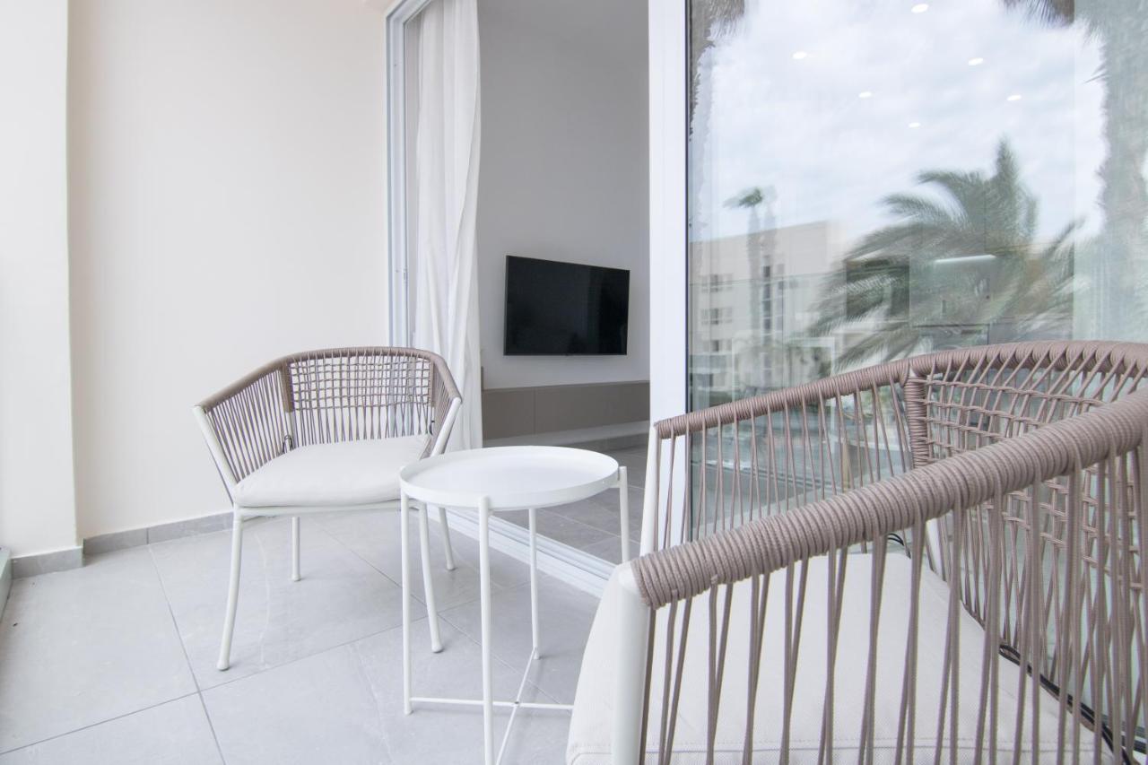 Phaedrus Living Seaview Modern Flat Limnaria 134 Apartment Paphos Bagian luar foto